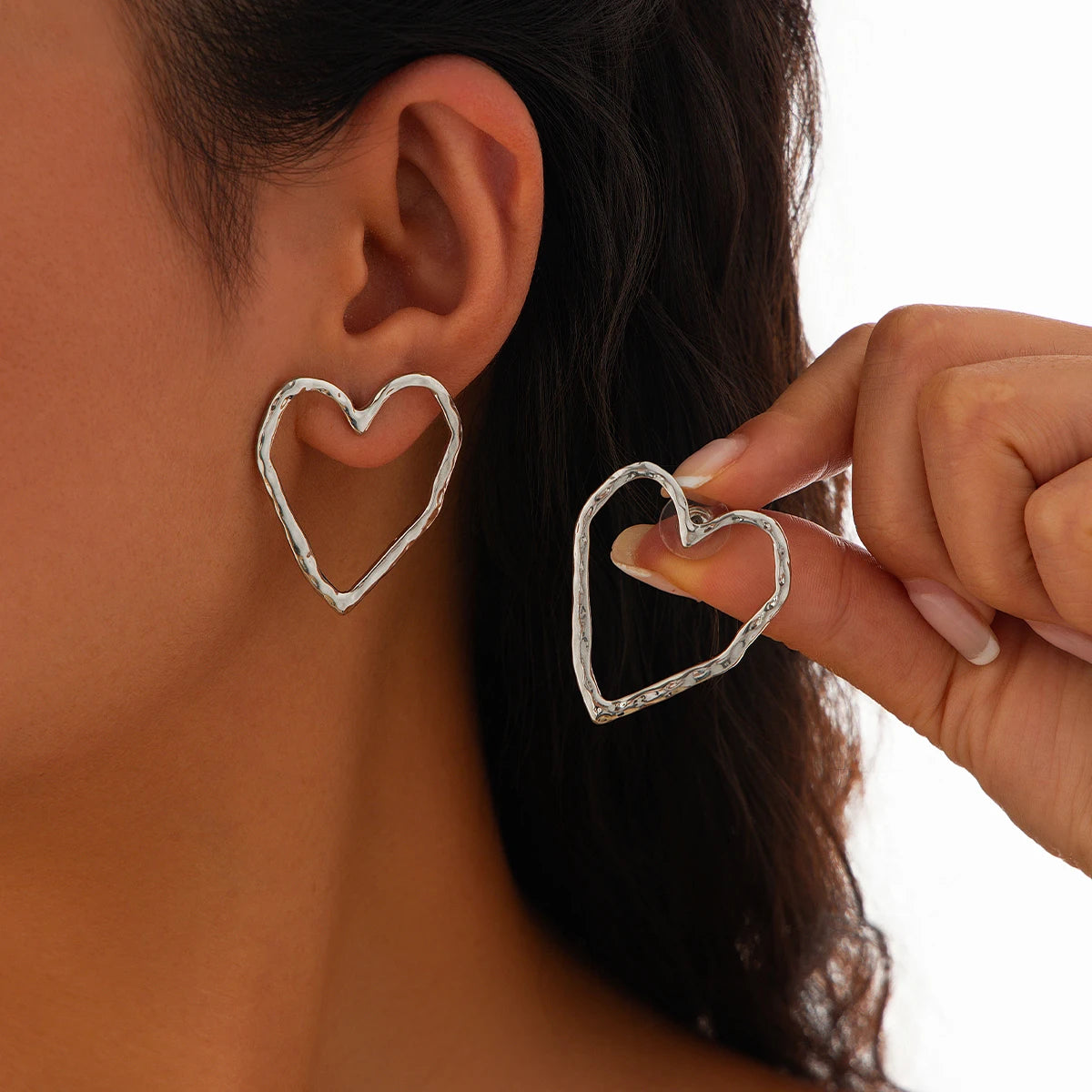 Ingemark Punk Creative Hollow Out Love Heart Stud Earrings for Women Wed Bridal Lovely Gold Color Piercing Earrings Wed Jewelry