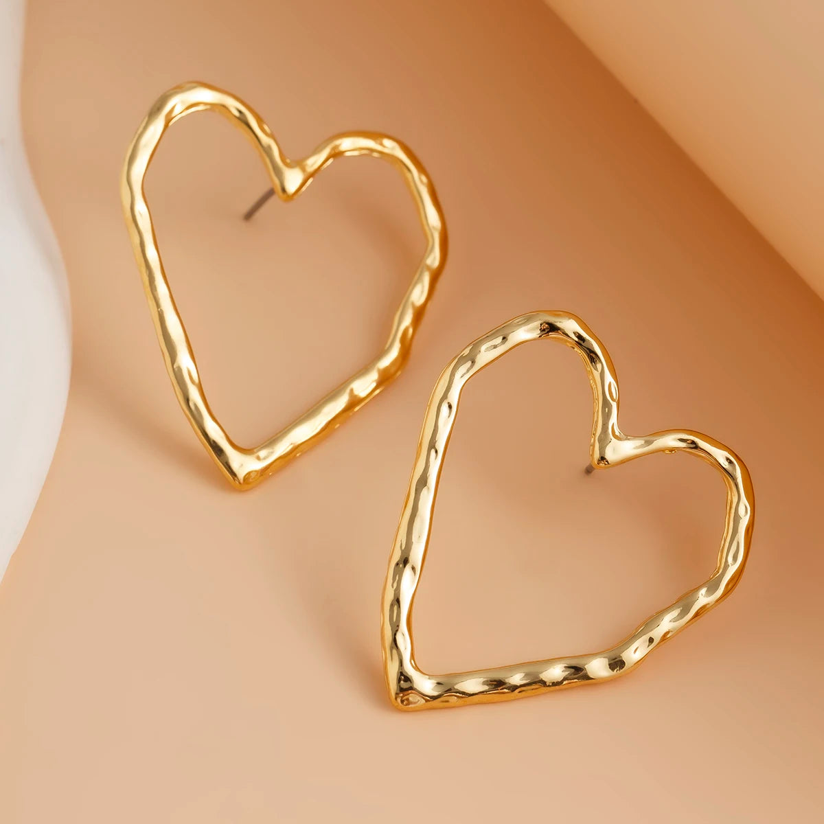 Ingemark Punk Creative Hollow Out Love Heart Stud Earrings for Women Wed Bridal Lovely Gold Color Piercing Earrings Wed Jewelry